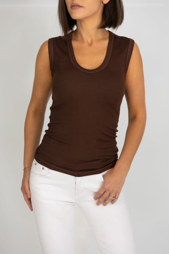 woman wearing brown tank top